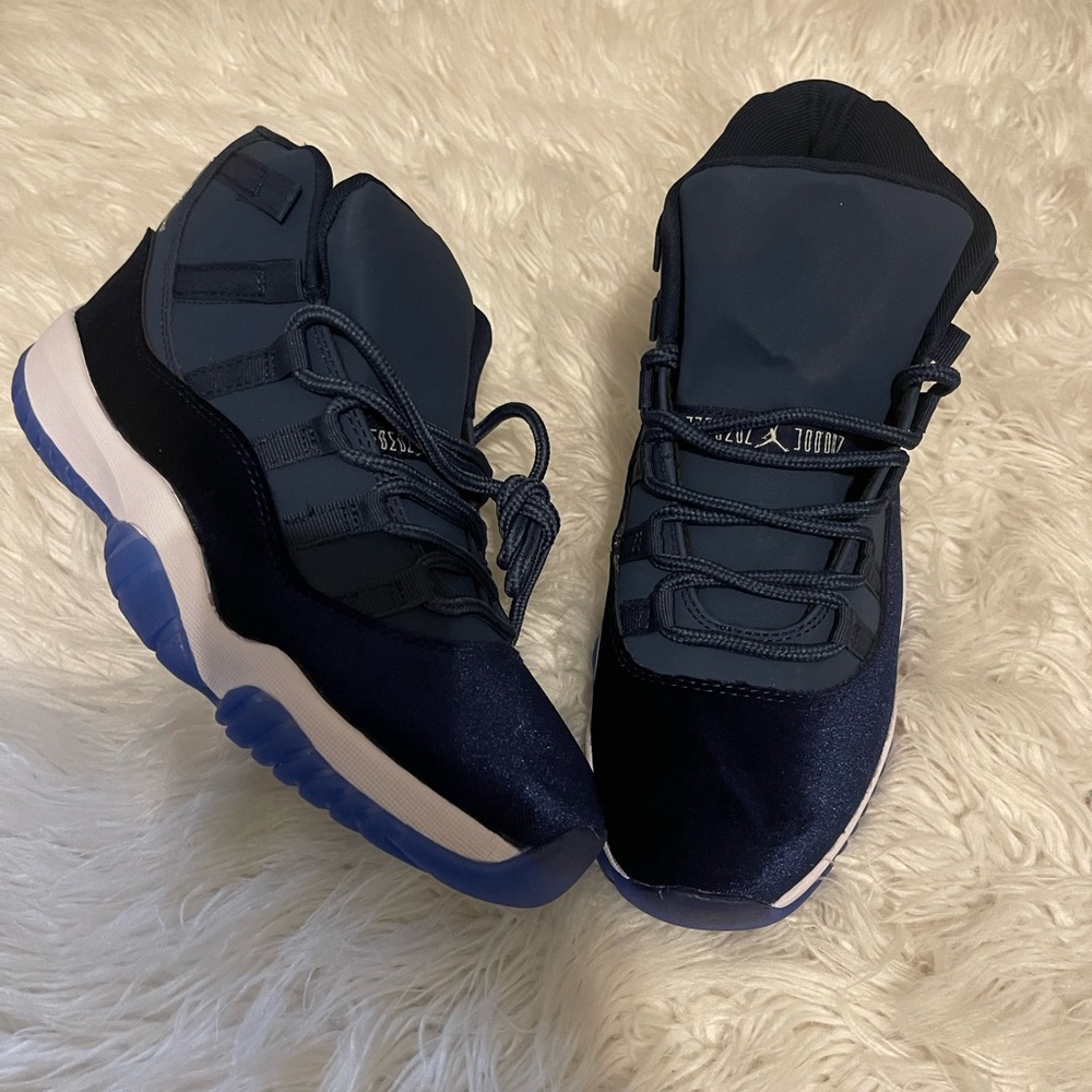 Women’s Midnight Navy Velvet! 💙